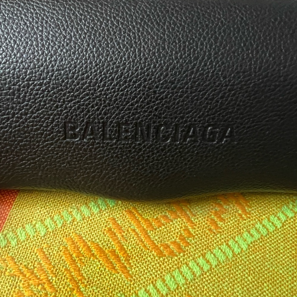 New without tag. Absolutely FIRE 🔥🔥🔥 BALENCIAGA shades. Honestly very flashy. - Picture 8 of 8